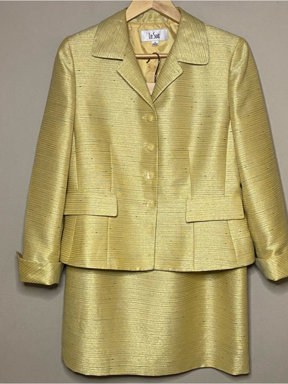 Le Suit Lined Skirt Suit Set Size 10 Gold Metallic Wedding Church Semi Formal